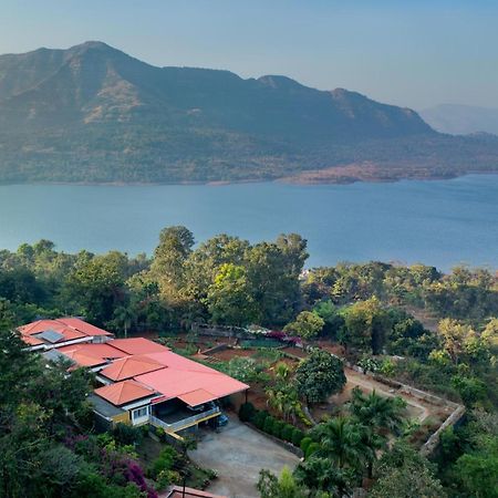 Ekam Lake House By Stayvista With Mountain & Lake Views, Outdoor Jacuzzi, Sauna, Modern Amenities & Kitchen Garden Pune Dış mekan fotoğraf