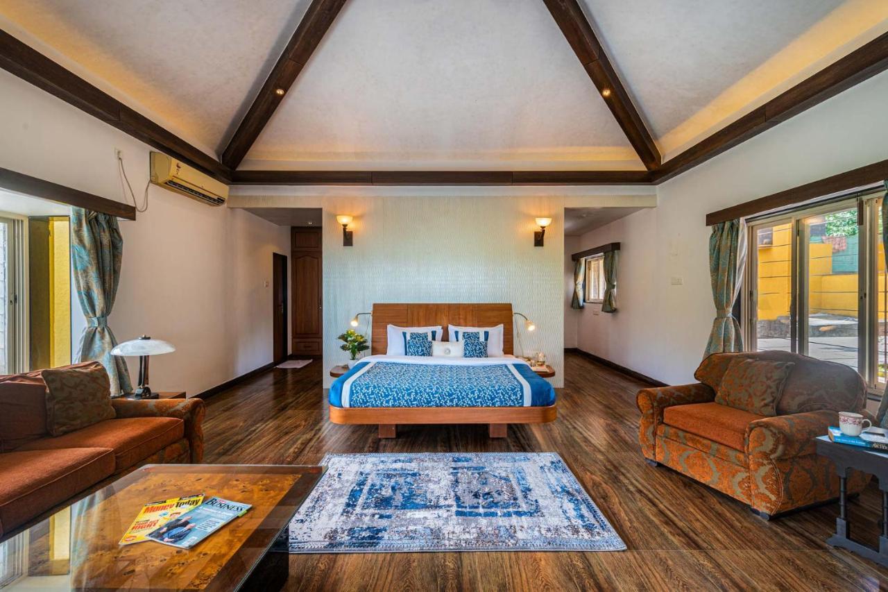 Ekam Lake House By Stayvista With Mountain & Lake Views, Outdoor Jacuzzi, Sauna, Modern Amenities & Kitchen Garden Pune Dış mekan fotoğraf