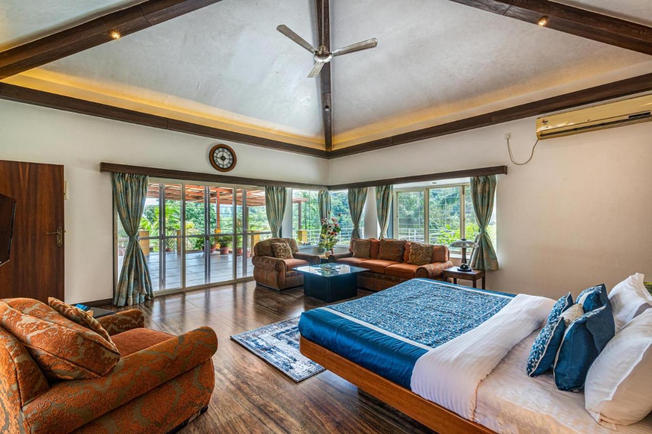 Ekam Lake House By Stayvista With Mountain & Lake Views, Outdoor Jacuzzi, Sauna, Modern Amenities & Kitchen Garden Pune Dış mekan fotoğraf