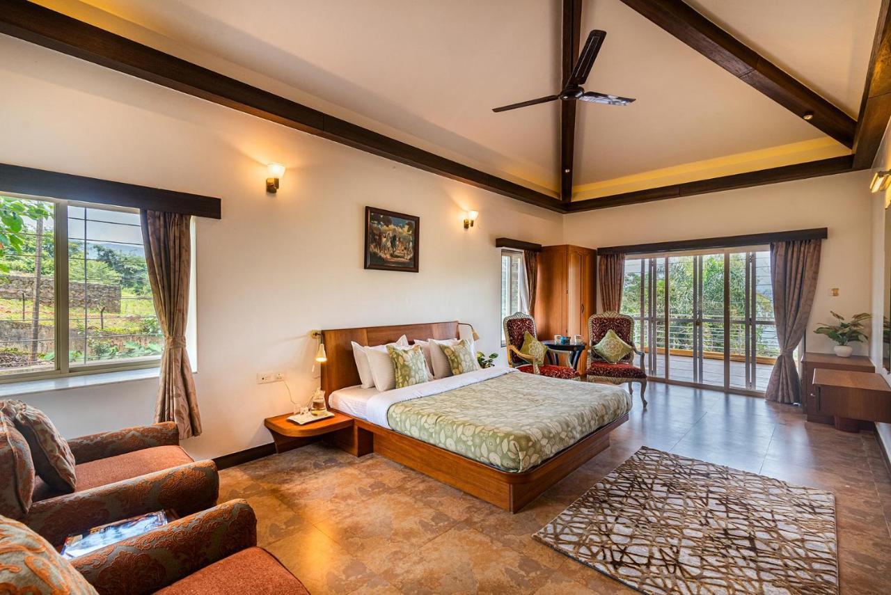 Ekam Lake House By Stayvista With Mountain & Lake Views, Outdoor Jacuzzi, Sauna, Modern Amenities & Kitchen Garden Pune Dış mekan fotoğraf