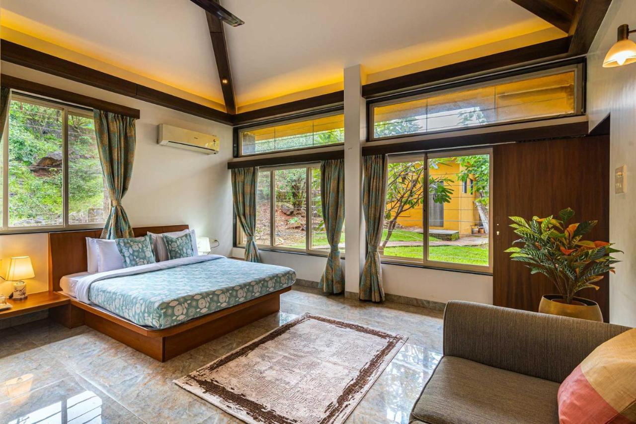 Ekam Lake House By Stayvista With Mountain & Lake Views, Outdoor Jacuzzi, Sauna, Modern Amenities & Kitchen Garden Pune Dış mekan fotoğraf