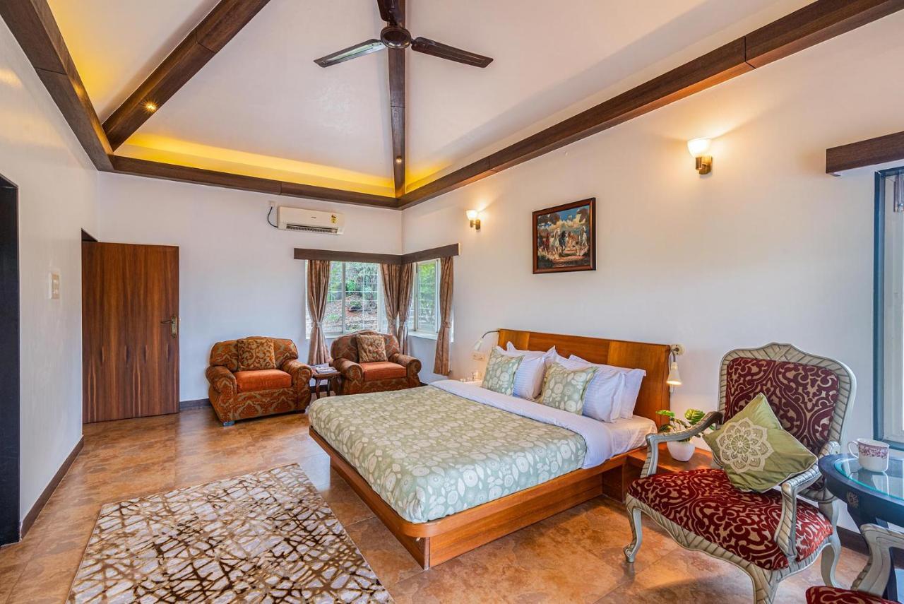 Ekam Lake House By Stayvista With Mountain & Lake Views, Outdoor Jacuzzi, Sauna, Modern Amenities & Kitchen Garden Pune Dış mekan fotoğraf