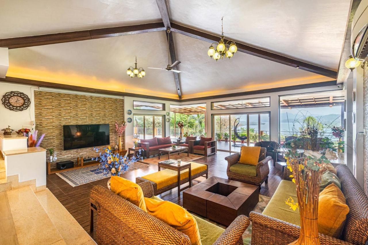 Ekam Lake House By Stayvista With Mountain & Lake Views, Outdoor Jacuzzi, Sauna, Modern Amenities & Kitchen Garden Pune Dış mekan fotoğraf