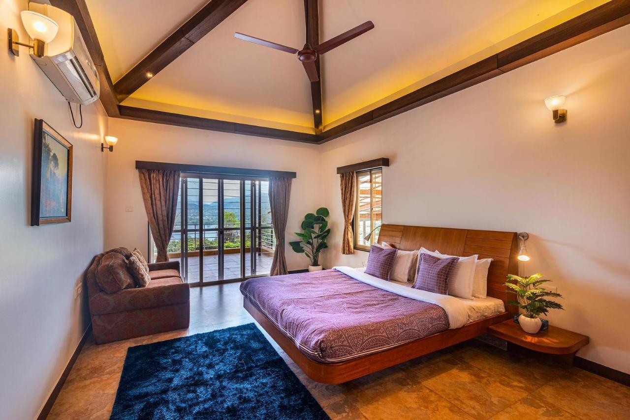 Ekam Lake House By Stayvista With Mountain & Lake Views, Outdoor Jacuzzi, Sauna, Modern Amenities & Kitchen Garden Pune Dış mekan fotoğraf