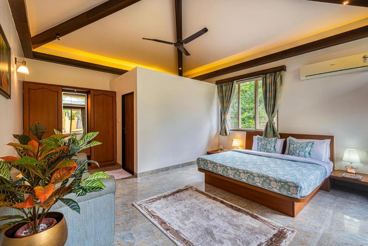 Ekam Lake House By Stayvista With Mountain & Lake Views, Outdoor Jacuzzi, Sauna, Modern Amenities & Kitchen Garden Pune Dış mekan fotoğraf