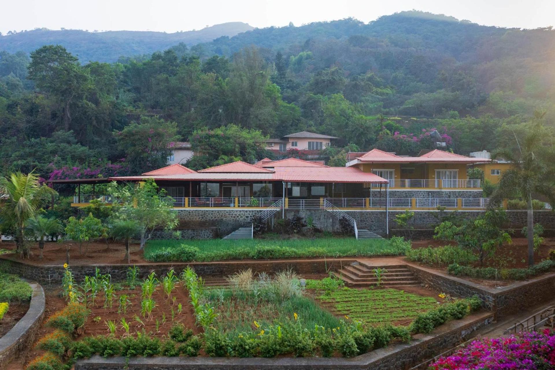 Ekam Lake House By Stayvista With Mountain & Lake Views, Outdoor Jacuzzi, Sauna, Modern Amenities & Kitchen Garden Pune Dış mekan fotoğraf